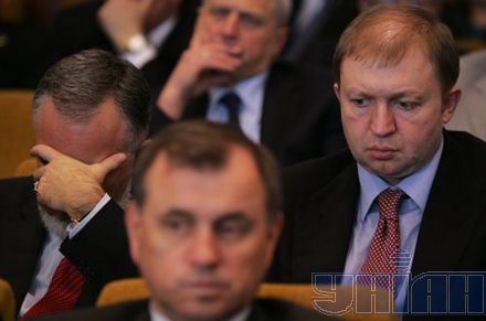 Вельми красномовними жестами і мімікою порадували міністр освіти Дмитро Табачник і свіжоспечений львівський губернатор Василь Горбаль...