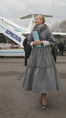 Як це було: прем’єр у аеропорту чекала на повернення Президента з візиту до Польщі. 14 березня 2008 р